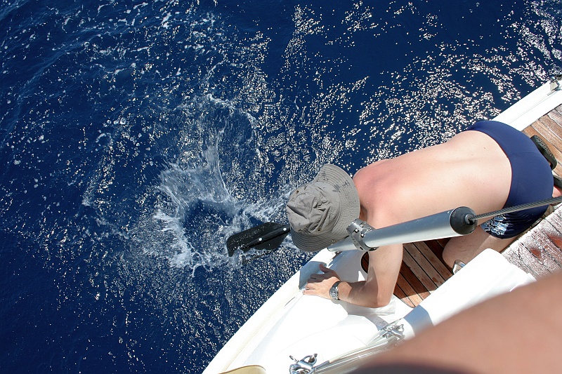 2009-07-Croatia_2009-07-14 _ 11_54_36_IMG_8961.jpg - Rafał uspokaja pagajem Adriatyk.